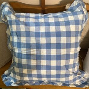 Southern Living Pillow Sham 26x26 in, Blue & White Gingham NEW
Made in India